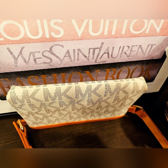 Michael Kors Tan and Cream signature logo belt bag fanny pack. - Picture 7 of 8